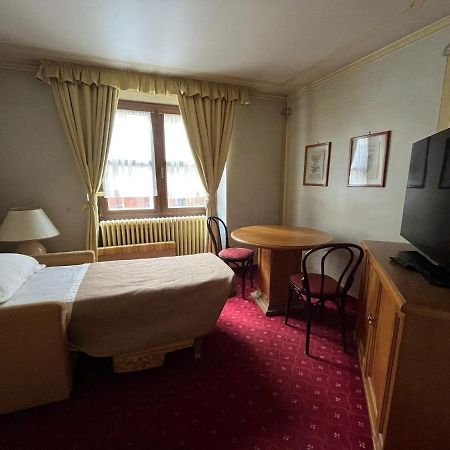 Hotel Posta R.T.A. มาดอนนาดีกัมปิโญ ภายนอก รูปภาพ