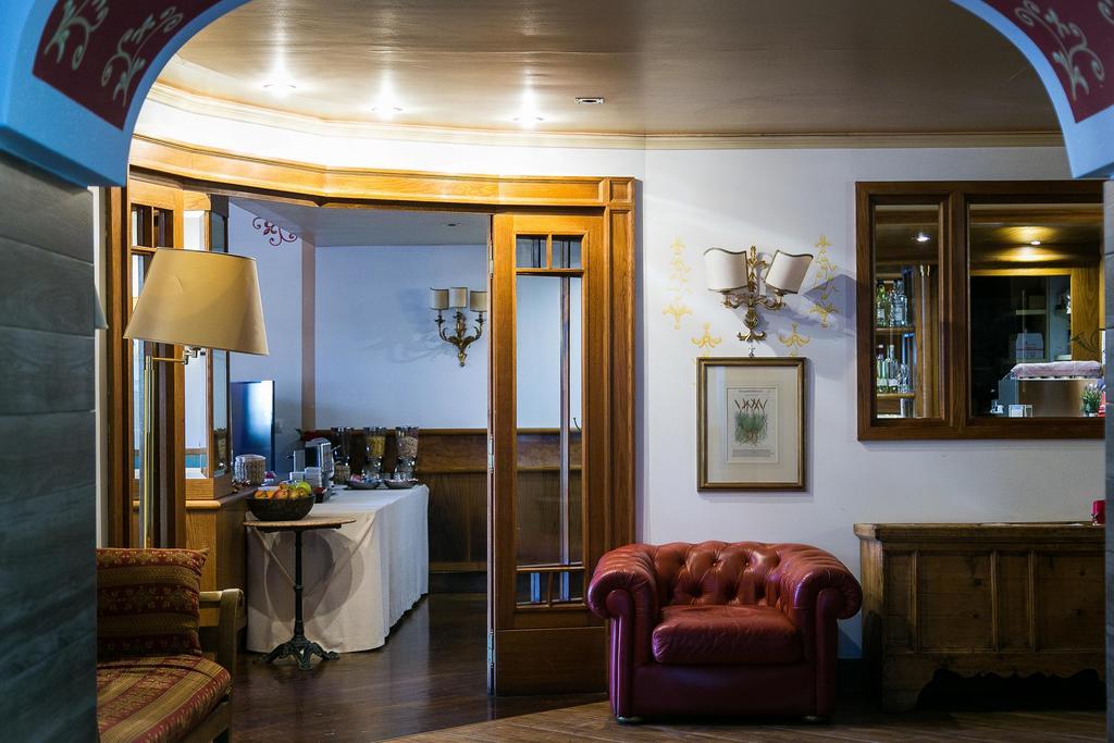 Hotel Posta R.T.A. มาดอนนาดีกัมปิโญ ภายนอก รูปภาพ