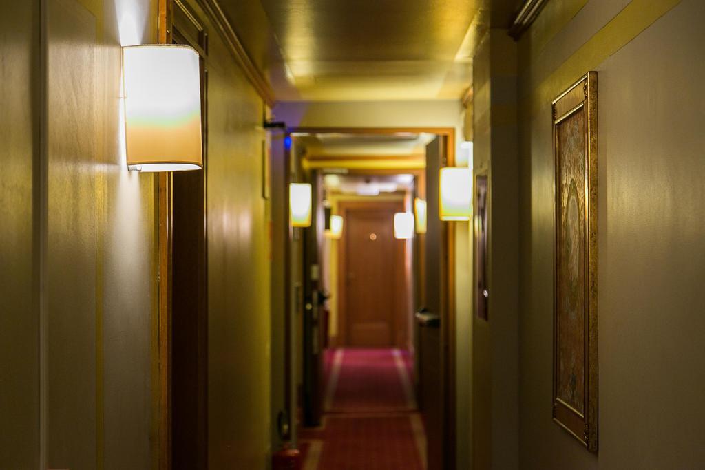 Hotel Posta R.T.A. มาดอนนาดีกัมปิโญ ภายนอก รูปภาพ