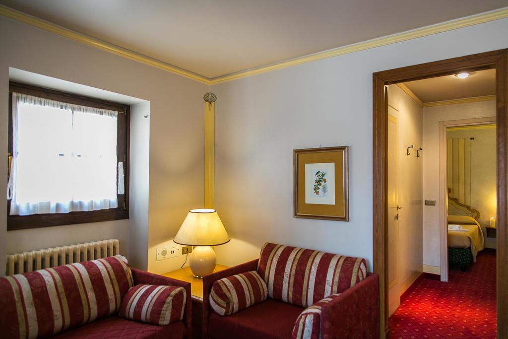 Hotel Posta R.T.A. มาดอนนาดีกัมปิโญ ภายนอก รูปภาพ