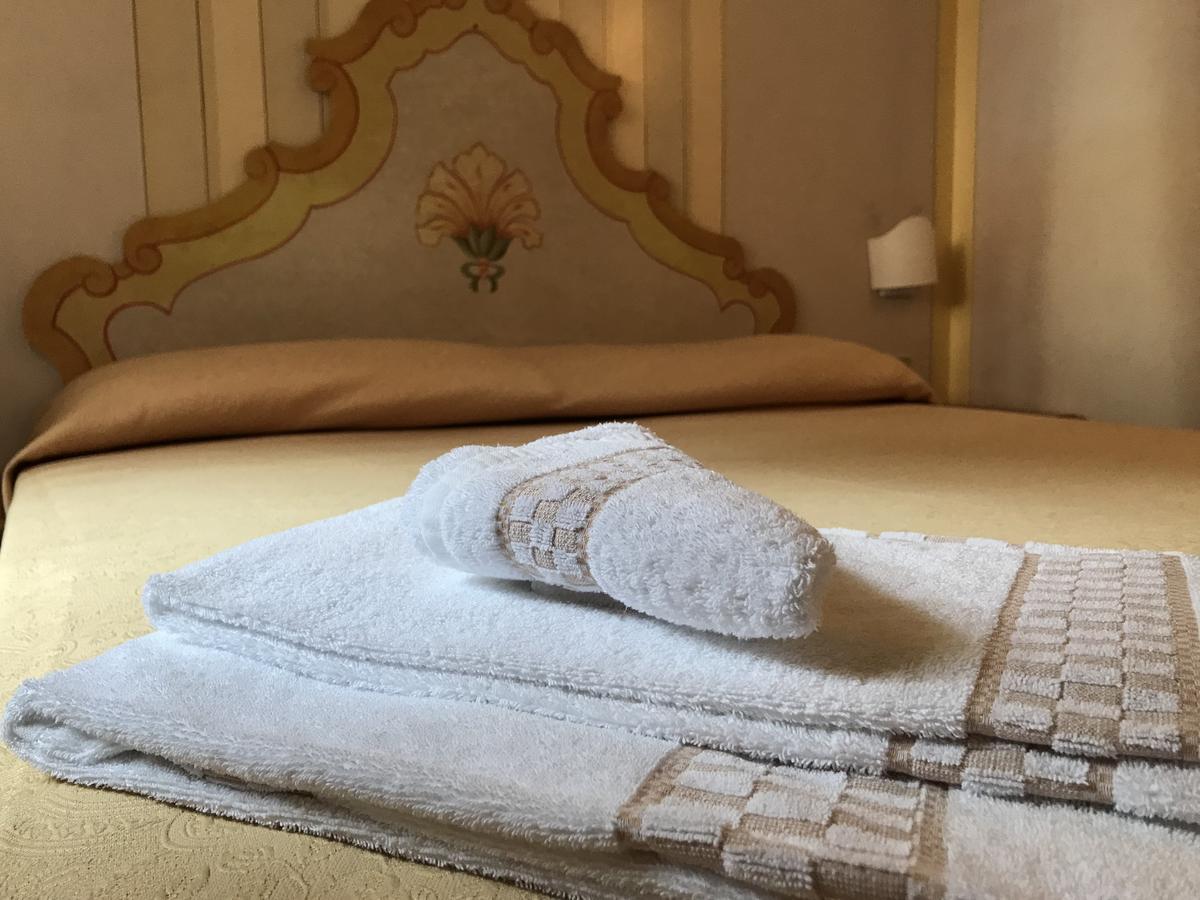 Hotel Posta R.T.A. มาดอนนาดีกัมปิโญ ภายนอก รูปภาพ